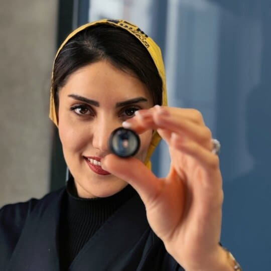 دکتر مریم عباسی، جراح و متخصص چشم، در اصفهان