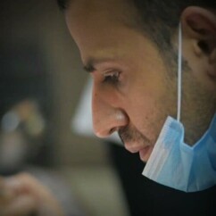 دکتر مهدی ابریشمی، جراح فک و صورت، در اصفهان