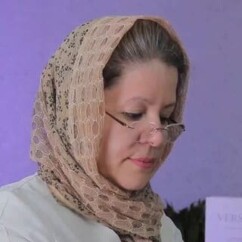 دکتر سهیلا طاهری، متخصص پوست و مو، در اصفهان