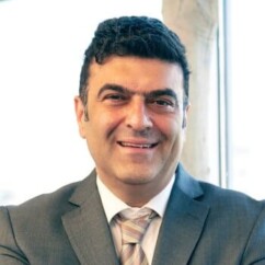 دکتر آرش گلستانه، جراح فک و صورت، در اصفهان