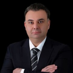 دکتر حسن مومنی، جراح فک و صورت، در اصفهان