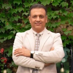 دکتر حسین شصت فولادی، دندانپزشک، در اصفهان