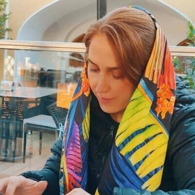 دکتر ندا ادیبی، متخصص پوست و مو، در اصفهان