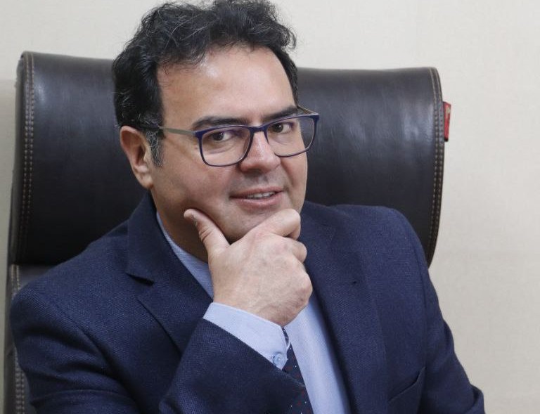 دکتر پدرام یوسفی، متخصص پوست و مو، در اصفهان