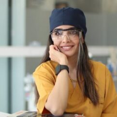 دکتر نرگس صادق نیا، متخصص پوست و مو، در شیراز