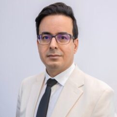 دکتر جلال حاجی زاده، متخصص پوست و مو، در شیراز