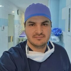 دکتر حمید آزادی، متخصص چشم پزشکی، در شیراز