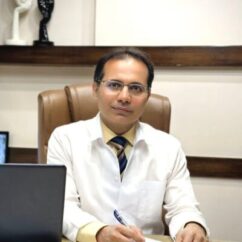 دکتر حسین دستغیب، متخصص گوش، حلق و بینی، در شیراز