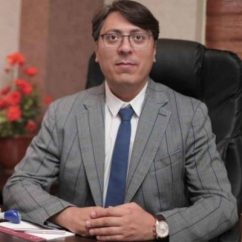 دکتر سینا غیاثی، جراح پلاستیک و زیبایی، در شیراز