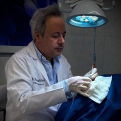 دکتر محمد حقیقی فرد، جراح پلاستیک و زیبایی، در شیراز