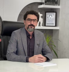دکتر حامد کبیری، فوق تخصص جراحی پلاستیک، در شیراز