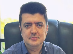 دکتر حمزه هاشمی، متخصص گوش و حلق و بینی، در شیراز