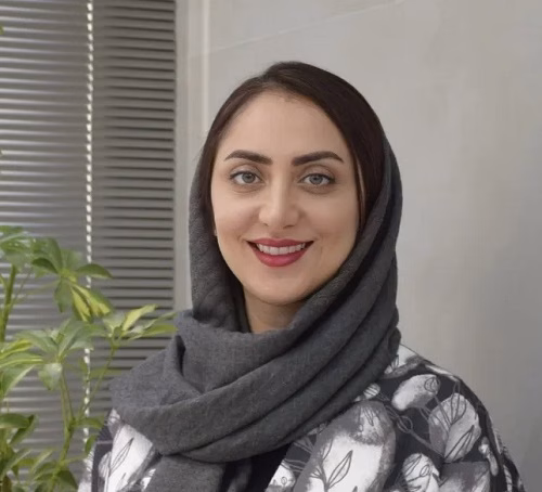 دکتر فاطمه خلفی نژاد، متخصص ارتودنسی، در شیراز
