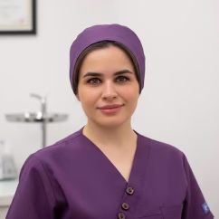 دکتر نغمه میرحسینی، دندانپزشک فعال در خدمات زیبایی، در شیراز
