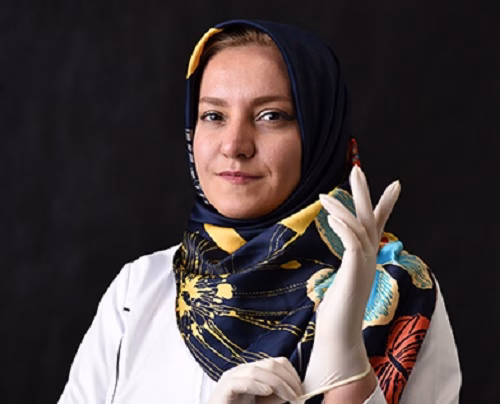 دکتر یاسمین قهرمانی، متخصص ارتودنسی، در شیراز